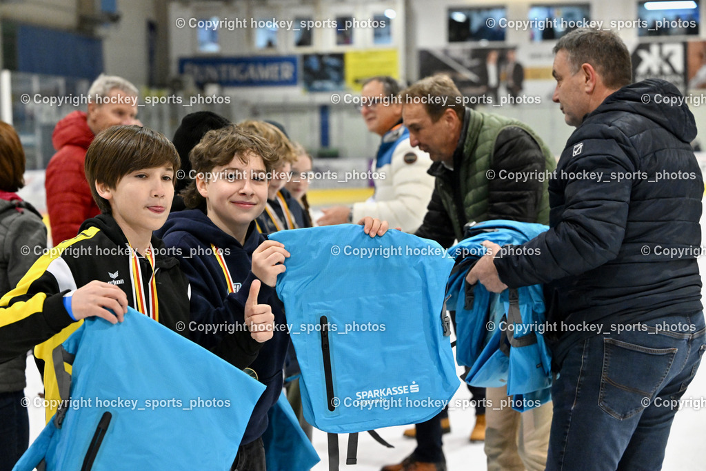 ESC SPARKASSE STEINDORF vs. EHC Althofen | ESC Steindorf Nachwuchs, Sektionsleiter ESC Steindorf Hans Tschernutter, Vorstandsdirektor Sparkasse Feldkirchen Gerhard Greimer, ESC SPARKASSE STEINDORF vs. EHC Althofen, ESC SPARKASSE STEINDORF vs. EHC Althofen am 06.03.2026 in Steindorf (Ossiachersee Halle), Austria, (Photo by Bernd Stefan)