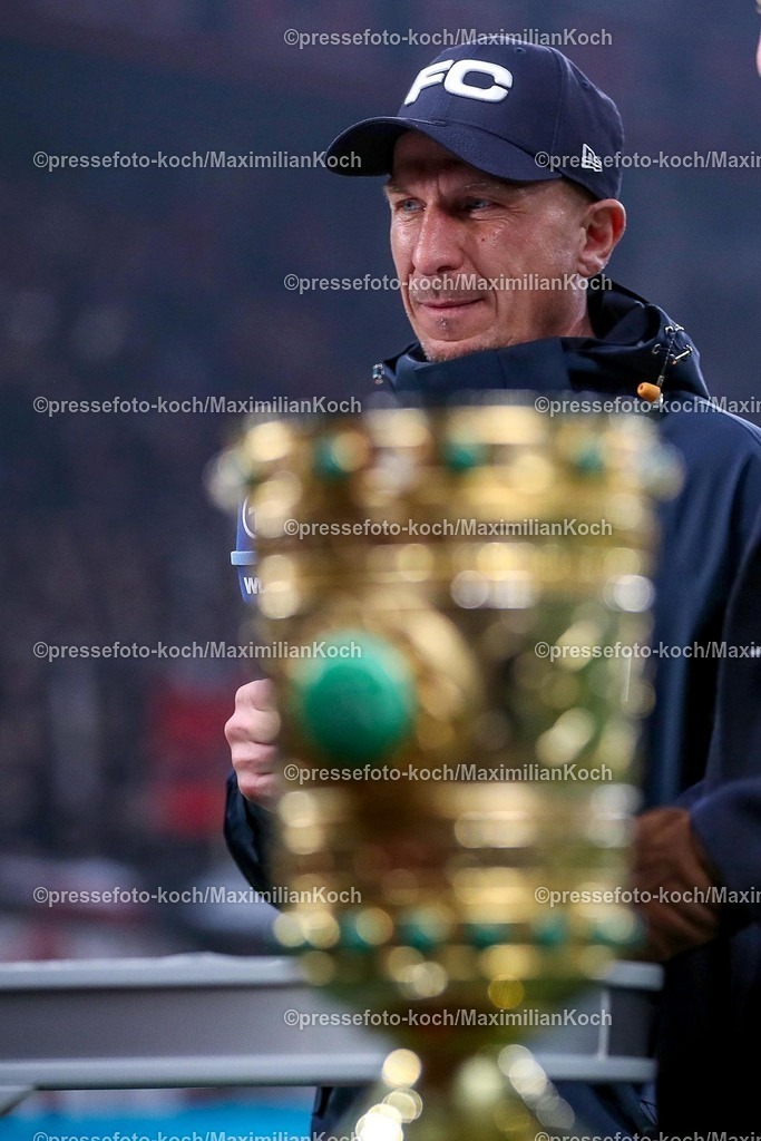 DFB05022502183 | 05.02.2025, Fußball, DFB-Pokal Viertelfinale, Bayer 04 Leverkusen - 1.FC Köln, BayArena, Saison 2024 2025: Trainer Gerhard Struber (Cheftrainer 1.FC Köln)DFB regulations prohibit any use of photographs as image sequences and or quasi-video.
