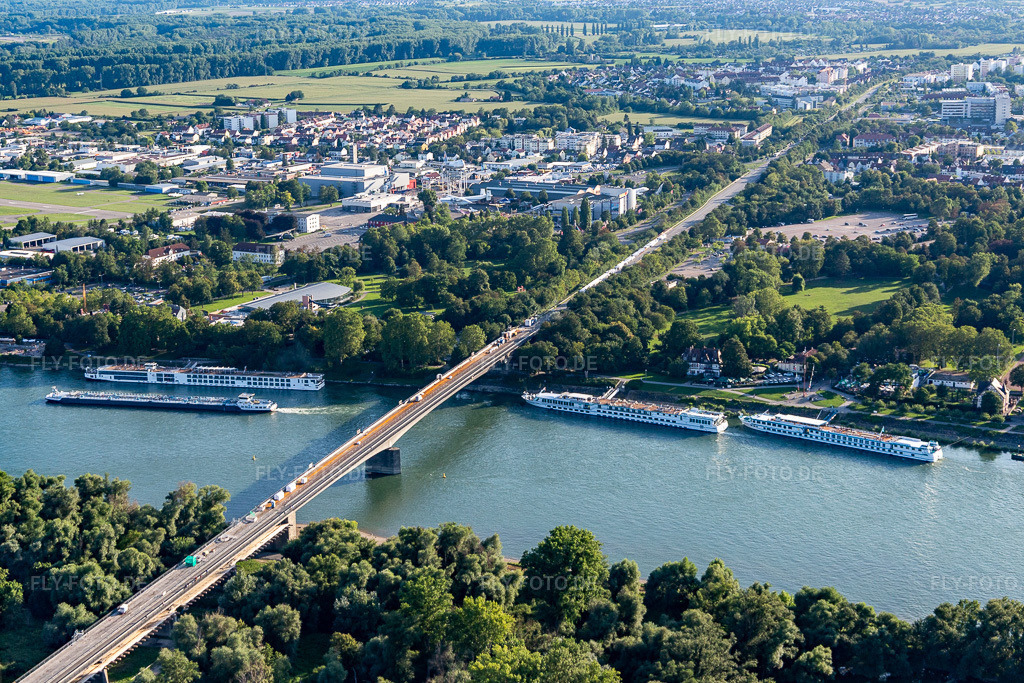 Luftbild: Gesperrte Rheinbrücke B39 Baustelle in Speyer im Bundesland Rheinland-Pfalz in Deutschland. Foto: IMG_116765.jpg vom 14.08.2019 durch Werner Riehm/FLY-FOTO.de