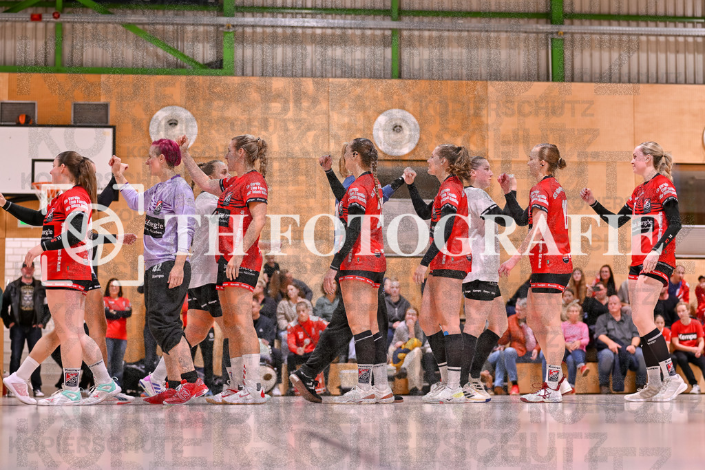 GER, SG Maulburg/Steinen - HSG Dreiland, Frauen-Handball, Oberliga Suedbaden, 3. Spieltag, Saison 2024/2025, 12.10.2024 | Begruessung zwischen der SGMS und der HSGGER, SG Maulburg/Steinen - HSG Dreiland, Frauen-Handball, Oberliga Suedbaden, 3. Spieltag, Saison 2024/2025, 12.10.2024Foto: TH Fotografie/Thomas Hess