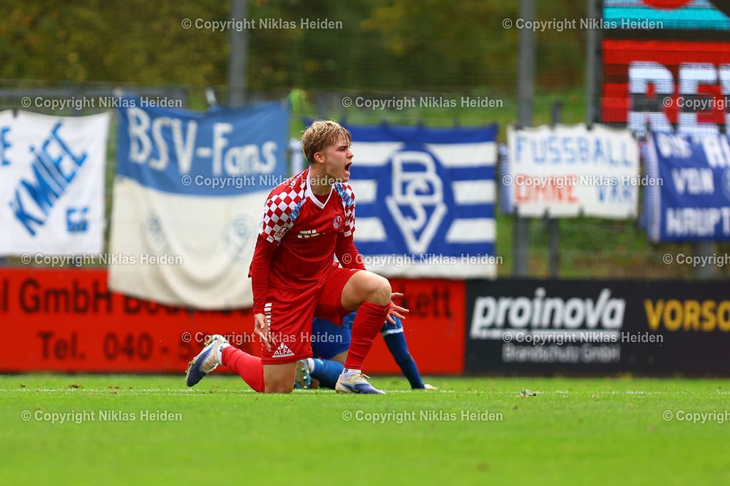 NH_FCEintrachtNorderstedt_BremerSV_RegionalligaNord_12102025 | #20 Falk Christopher Gross (FC Eintracht Norderstedt) frustriert am Boden.Fußball I Herren I Regionalliga Nord I Saison 2025-2026 I 14. Spieltag I FC Eintracht Norderstedt - Bremer SV I 12.10.2025 I Edmund-Plambeck-Stadion