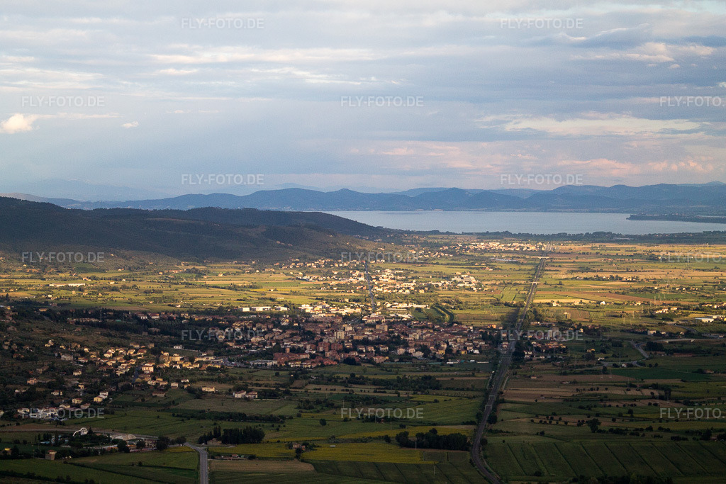 Luftbild: Ortsansicht in Cegliolo im Bundesland Toscana in Italien. Foto: IMG_43315.jpg vom 24.07.2011 durch Werner Riehm/FLY-FOTO.de