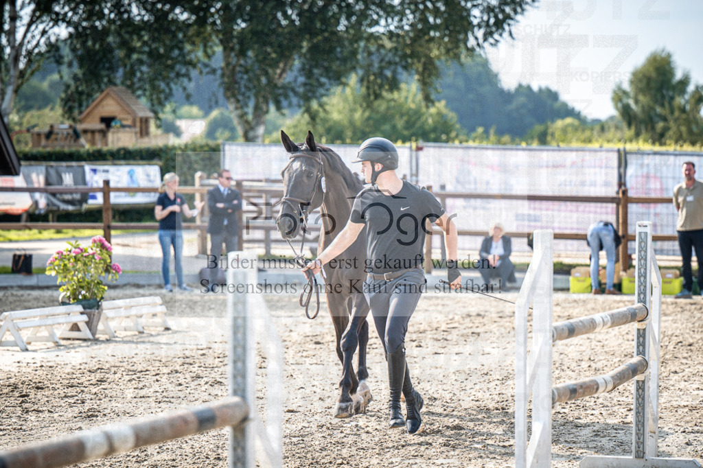 DOS_2751 | Entdecke hochwertige Reitturnierfotos von Foto Oger. Professionell, emotional und authentisch – jetzt Lieblingsmomente im Shop bestellen.Deutschlandweite Turnierfotografie. - Realisiert mit Pictrs.com