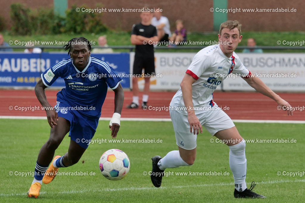 Fußball : Testspiel : SuS 09 Dinslaken - Schalke 04 U 19 am 25.07.2024 | Foto : Jochen Emde / www.kameradabei.de - Realisiert mit Pictrs.com