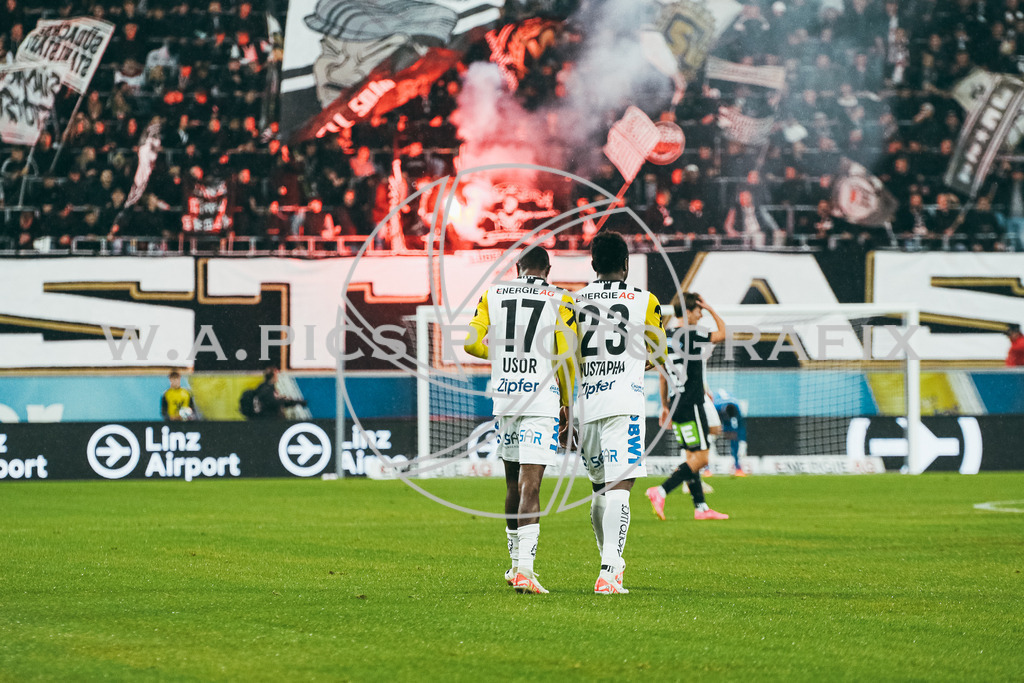 LASK Linz - SK STURM GRAZ | LINZ,AUSTRIA,05.NOV.23 - ADMIRAL BUNDESLIGA, LASK LINZ - SK STURM GRAZ, Image shows: Moses USOR (LASK) and Ibrahim MUSTAPHA (LASK).
Photo: Sportmediapics.com/ Andreas Willdoner