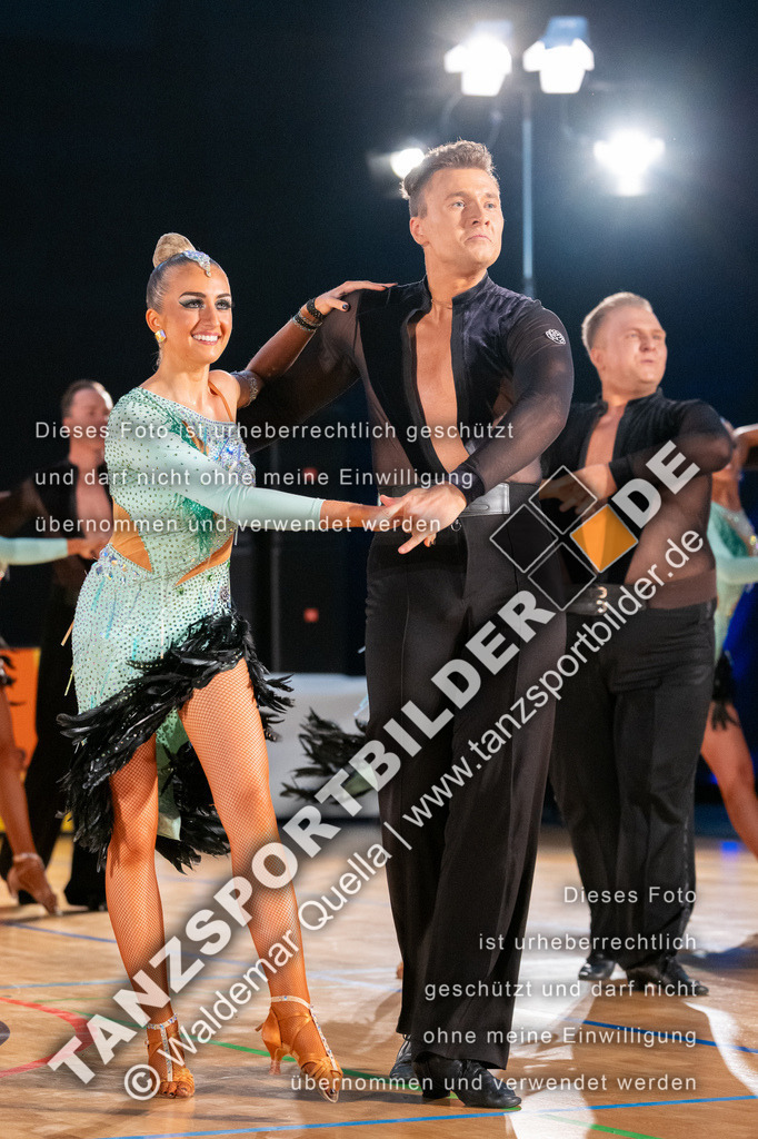 20250503-10454 | Hier finden Sie Tanz Bilder vom Latein und Standard Formationen tanzen. Sportbilder vom Tanzsport. Schöne Fotos und von Weltmeisterschaft, Europameisterschaft, Bundesliga, Regionalliga, Oberliga und Landesliga sowie von GOC Stuttgart, DanceComp, WM Bremen
