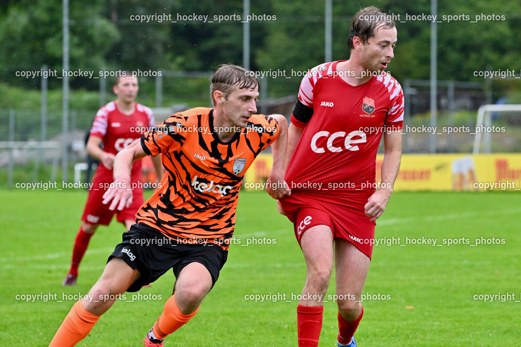 SV Viktoria Viktring vs. FC Mondi Frantschach | #17 Philipp Christian Stocker FC Frantschach, #17 Martin Ladinser SV Viktoria Viktring, SV Viktoria Viktring vs. FC Mondi Frantschach, SV Viktoria Viktring vs. FC Mondi Frantschach am 02.08.2025 in Klagenfurt (Sportplatz Viktrink), Austria, (Photo by Bernd Stefan)