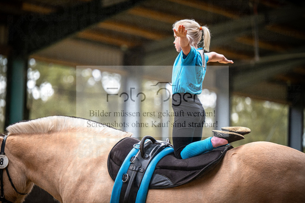 DOS_0054 | Entdecke hochwertige Reitturnierfotos von Foto Oger. Professionell, emotional und authentisch – jetzt Lieblingsmomente im Shop bestellen.Deutschlandweite Turnierfotografie. - Realisiert mit Pictrs.com