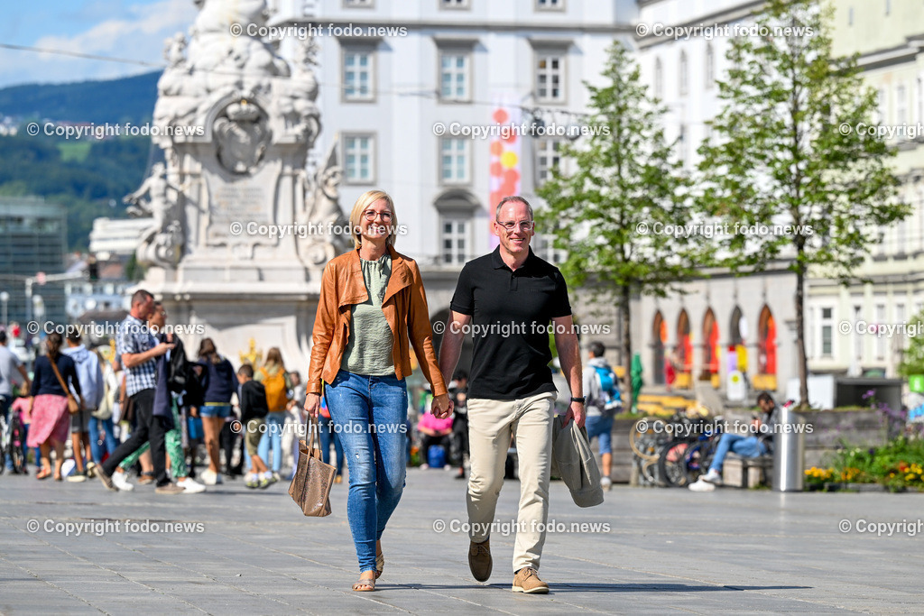 Markus Gebhartl_ Pilot Quatar Airways_ 31.08.2023-1 | 31.08.2023, Linz, AUT, Markus Gebhartl im Bild Markus Gebhartl (Pilot Quatar Airways) und Sandra Gebhartl 