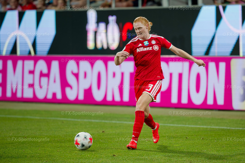 Supercup-Frauen-Bayern-Muenchen-vs-VfL-Wolfsburg 075 | Sportfotos und Eventgalerien von FX-Sportfotografie. Bilder von Fußball, Vereinsveranstaltungen und Events direkt ansehen und als Download bestellen. - Realisiert mit Pictrs.com