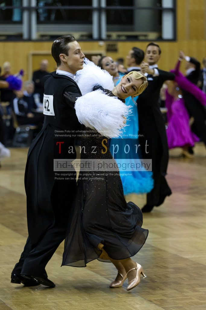 20241102_DC_HGR_Std_08838 | Tanzsportbilder, Standardtanz, Lateintanz, WDSF, DTV, LTVB, dancecomp, goc, hessen tanzt, blaues band der spree, walzer, tango, wiener walzer, slowfox, quickstepp, samba, rumba, cha-cha-cha, paso doble. jive, hd-kroft photography, turniertanzsport