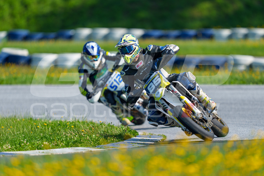 SuperMoto_Staatsmeisterschaft_Greinbach_125 | GRIPcapture steht für authentische Sportfotografie in Österreich – für Momente, die mehr sind als Geschwindigkeit oder Ergebnis. Es geht um Emotion, Spannung, Fokus und den Augenblick, der oft nur einen Wimpernschlag dauert.Ob Motorsport, Teamsport oder 