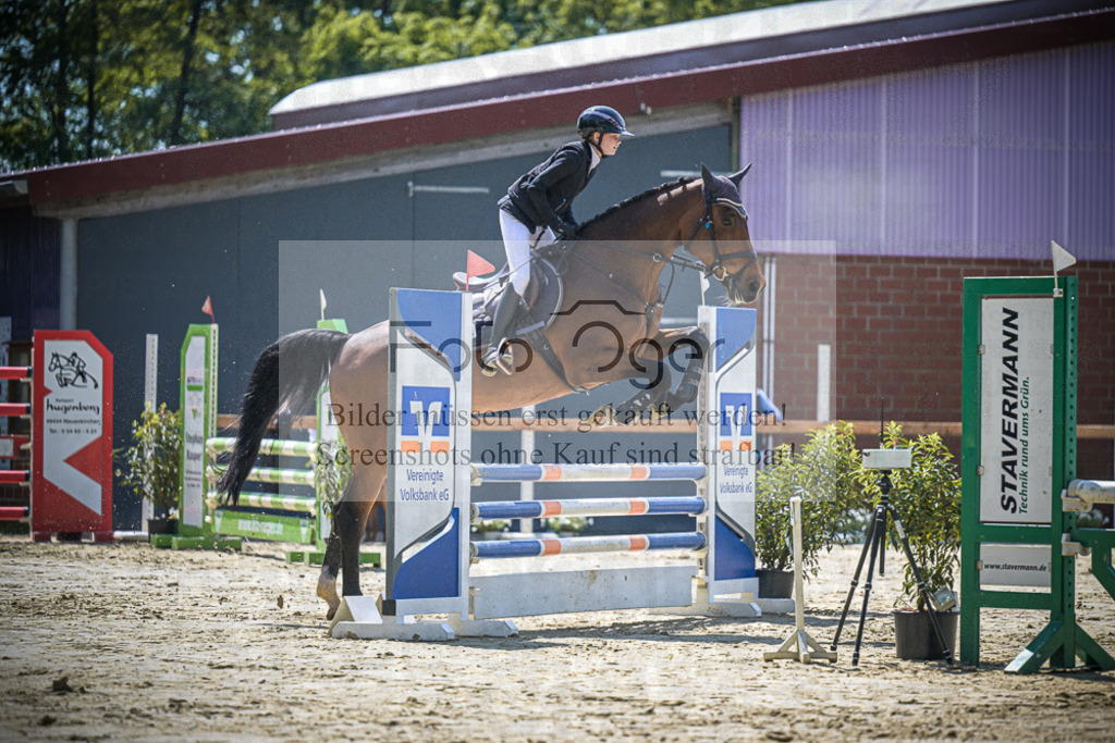 DOS_9320 | Entdecke hochwertige Reitturnierfotos von Foto Oger. Professionell, emotional und authentisch – jetzt Lieblingsmomente im Shop bestellen.Deutschlandweite Turnierfotografie. - Realisiert mit Pictrs.com