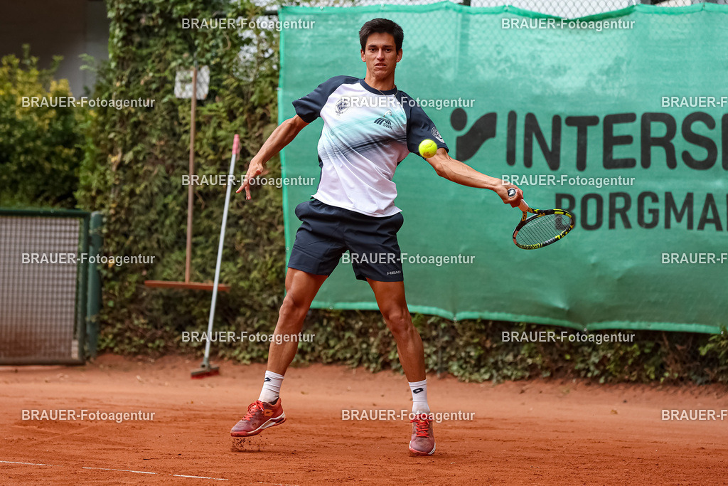 HTC Blau-Weiß Krefeld - LTTC Rot-Weiß Berlin  | Krefeld, Deutschland 21.07.2023, Carlos Sanchez Jover (HTC Blau-Weiß Krefeld) gegen Oriol Roca-Botalla (LTTC Rot-Weiss Berlin) ,

bei der 2. Tennis Bundesliga Nord Begegnung zwischen HTC Blau-Weiß Krefeld und LTTC Rot-Weiß Berlin am 21.07.2023 in Krefeld.

(Foto: BRAUER-Fotoagentur)
 
