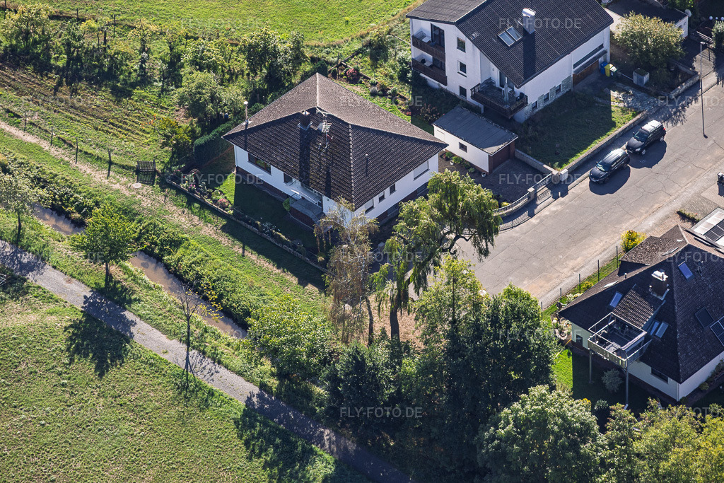 Luftbild: Landrat-Pfeifer-Straße im Ortsteil Sickenhofen in Babenhausen im Bundesland Hessen in Deutschland. – Foto: IMG_159077.jpg vom 22.09.2026 durch Werner Riehm/FLY-FOTO.de – Auflösung des Originals: 5473 x 3649 px