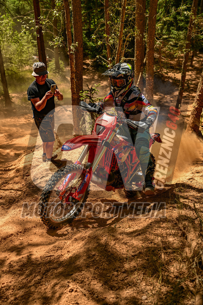 NZ8_2439 | grenznic640