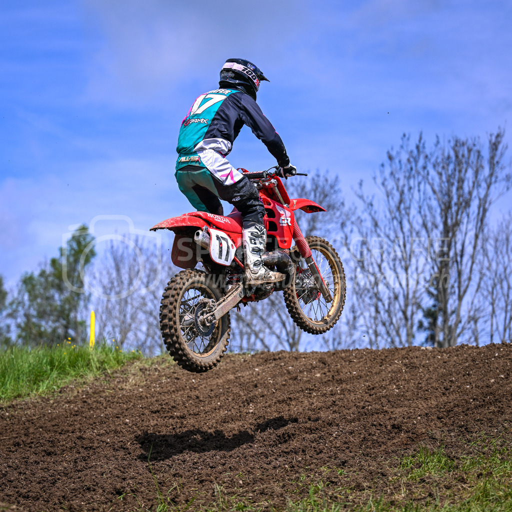 Motocross Schlatt bei Winterthur - 29. April 2023 | #17 Schaefer Nico aus Elsau (CH) auf Honda in der Kategorie Hobby Open am Motocross Schlatt bei Winterthur, 29. April 2023.
Instagram: @mx_schlatt | @mc_wila | @sam_schweiz
Bild: Sportfotografie Markus Aeschimann | www.markus-aeschimann.ch - Realisiert mit Pictrs.com