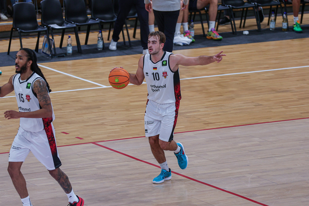 Pro A BAYER GIANTS vs Eisbären Bremerhaven-92 | Fotos von Basketballspielen aus dem Raum NRW fotografiert von Gero Mueller-Laschet und Daniel Schaefer - Realisiert mit Pictrs.com