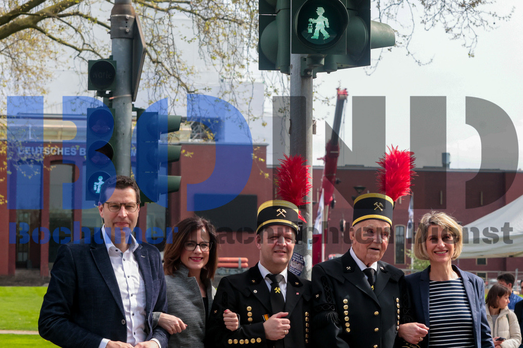 Bergmann-Ampel vor dem Deutschen Bergbaumuseum {date} -  | {headline}



(Foto: Sebastian Sendlak / BOND)

 - Realisiert mit Pictrs.com