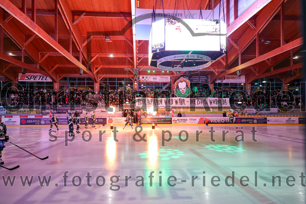 2025-12-19_010_TSV_Erding_gegen_Toelzer_Loewen | Erding, Deutschland, 19.12.2025:Eishockey, Oberliga Süd 2025 / 2026, 27. Spieltag, TSV Erding gegen Tölzer Löwen, Endergebnis: 2:5Foto: Christian Riedel / fotografie-riedel.net