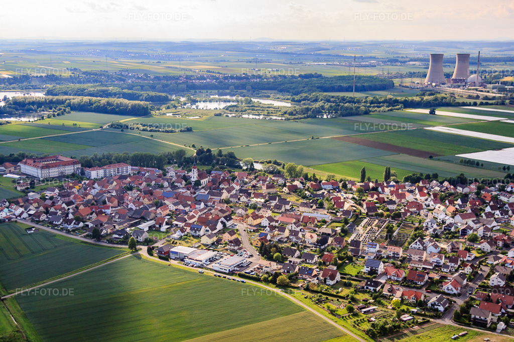 Luftbild: Ortsübersicht von Osten mit Autohaus Ganzinger im Ortsteil Heidenfeld in Röthlein im Bundesland Bayern in Deutschland. Foto: IMG_66183.jpg vom 30.05.2014 durch Werner Riehm/FLY-FOTO.deAuflösung des Originals: 4641 x 3094 px