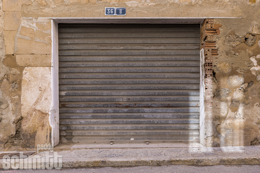PS-Fassaden-Mallorca-2026-05 | Entdecke die größte Bildgalerie der Region mit Fotografien aus dem Allgäu, der Bodenseeregion, Oberschwaben, dem Donautal und der Schwäbischen Alb. Landschaften, Luftaufnahmen und Reisefotografie als Wandbild und Fotokunst. - Realisiert mit Pictrs.com