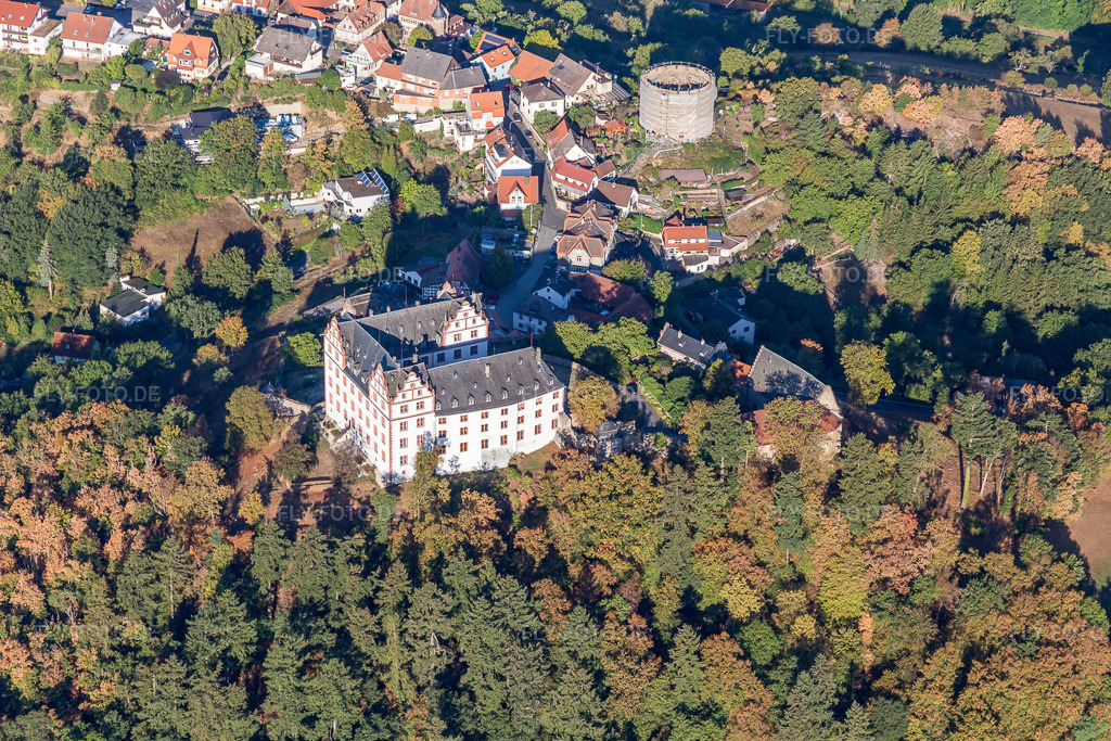 Luftbild: Fischbachtal, Schloß Lichtenberg im Ortsteil Niedernhausen in Fischbachtal im Bundesland Hessen in Deutschland. Foto: IMG_110966.jpg vom 08.09.2018 durch Werner Riehm/FLY-FOTO.de