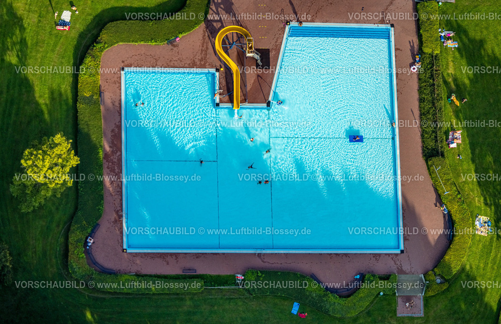 Werl230806898 | Luftbild, Freizeitbad Werl mit Badegästen, Werl, Werl-Unnaer Börde, Nordrhein-Westfalen, Deutschland