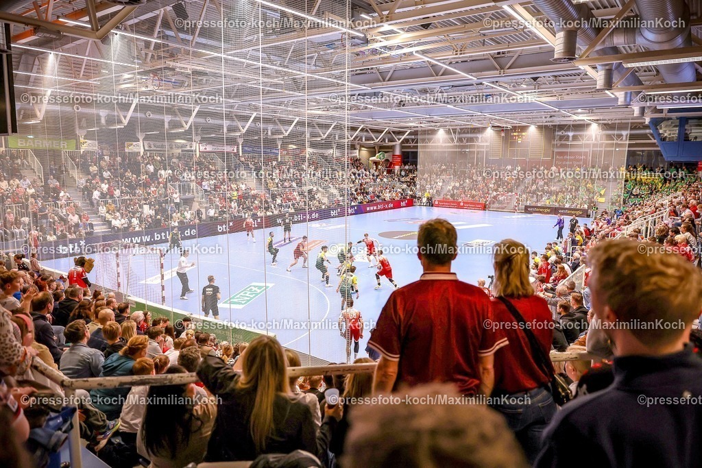 TUSEM06032601141 | 06.03.2026, Handball, 2. Handballbundesliga  Herren, Saison 2025 / 2026, 23. Spieltag, TuSEM Essen - VfL Eintracht Hagen: Innenansicht Spielstätte Innen Vogelperspektive Perspektive Spielfeld Feld Hallenboden Hallenansicht Übersichtsbild Übersicht Oben