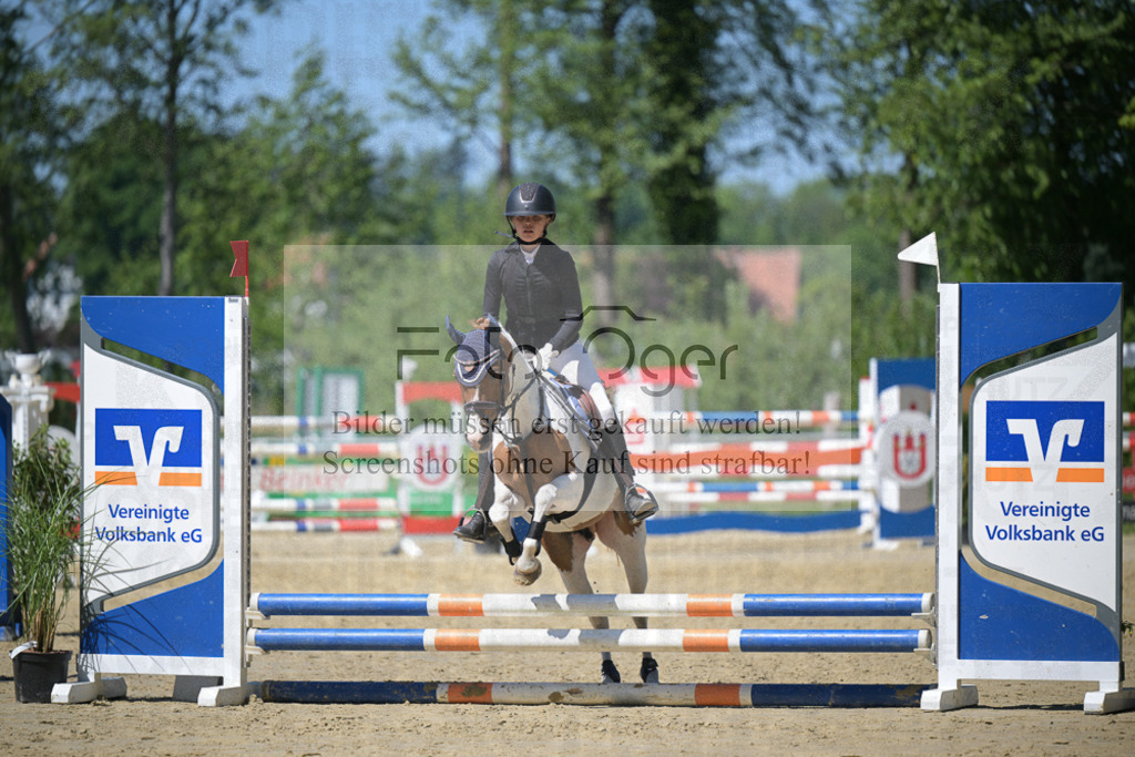 DOS_9515 | Entdecke hochwertige Reitturnierfotos von Foto Oger. Professionell, emotional und authentisch – jetzt Lieblingsmomente im Shop bestellen.Deutschlandweite Turnierfotografie. - Realisiert mit Pictrs.com