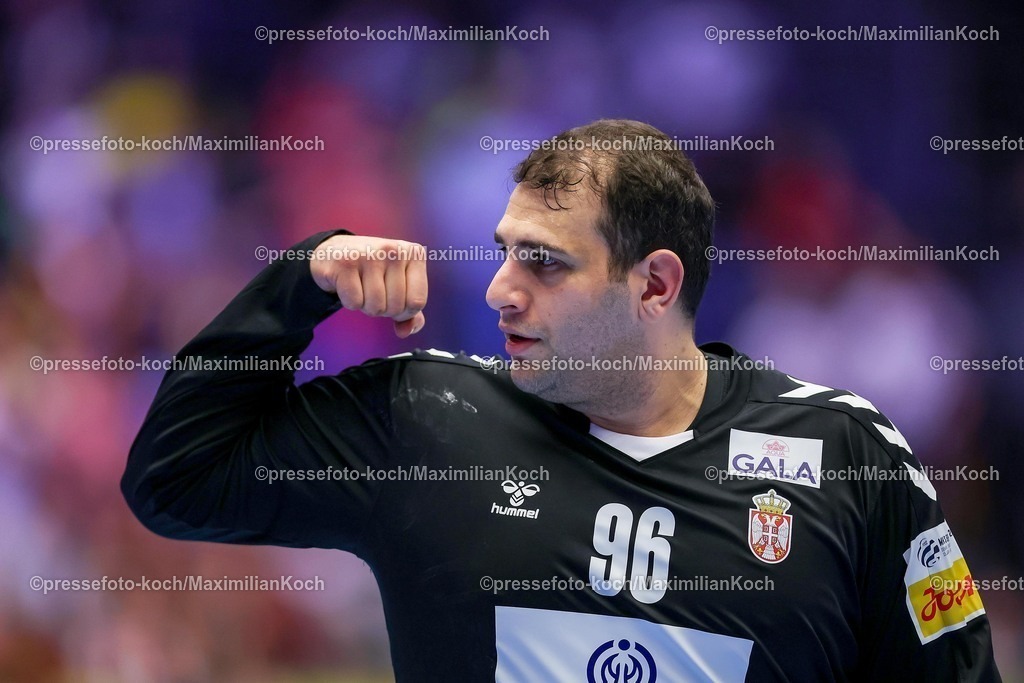 EHF17012602108 | 17.01.2026, Handball, Men's EHF EURO 2026, Deutschland - Serbien, Jyske Bank Boxen in Herning, Dänemark, Preliminary Round:  Dejan Milosavljev (Serbien #96) Flext und zeigt seinen Bizeps Jubel Jubelnd