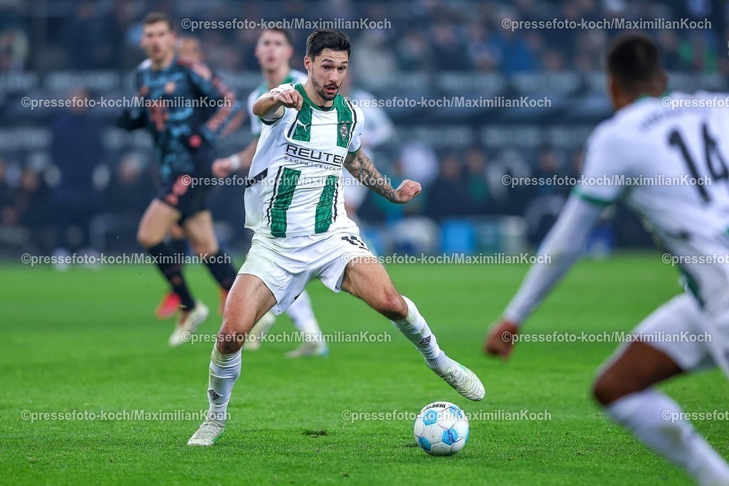 BMG11012501051 | 11.01.2025, Fußball, Borussia Mönchengladbach - FC Bayern München, 1. Fußball Bundesliga, Borussia-Park, Saison 2024 2025: Tim Kleindienst (Mönchengl. #11)DFB regulations prohibit any use of photographs as image sequences and or quasi-video.