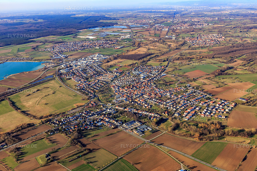 Luftbild: Ortsansicht von Osten im Ortsteil Ubstadt in Ubstadt-Weiher im Bundesland Baden-Württemberg in Deutschland. Foto: IMG_097289.jpg vom 10.03.2017 durch Werner Riehm/FLY-FOTO.de