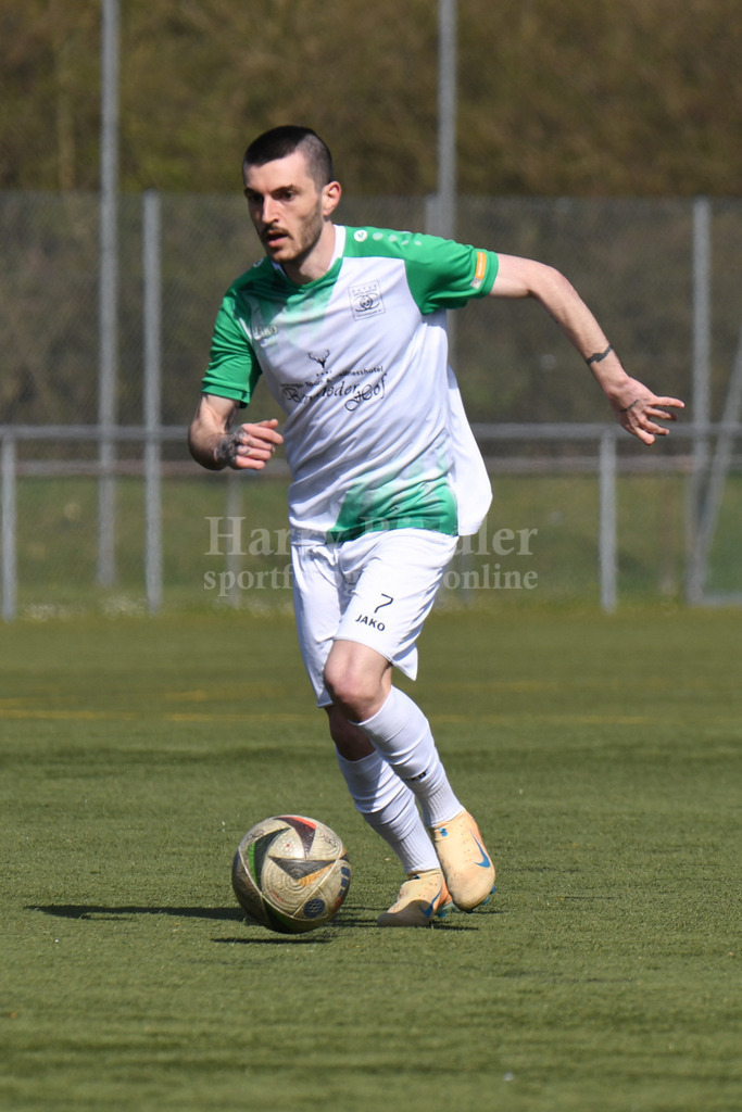 SpVgg GW Deggendorf : SV Hofkirchen | Robert Baghramyan (SpVgg GW Deggendorf #7) - Realisiert mit Pictrs.com