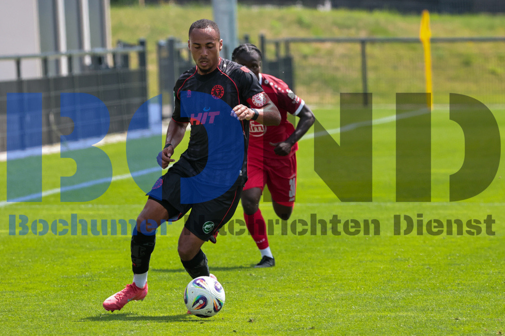 SES_ESSFKO20250712-24 | bond - Realisiert mit Pictrs.com