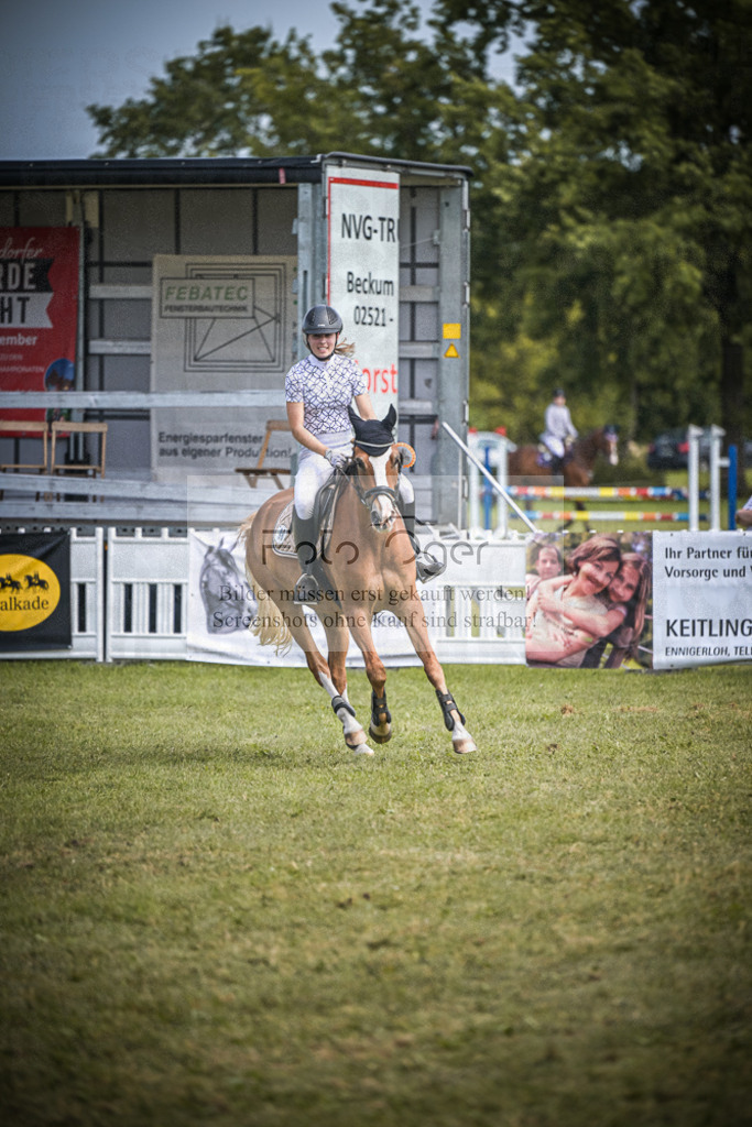 DOS_5485 | Entdecke hochwertige Reitturnierfotos von Foto Oger. Professionell, emotional und authentisch – jetzt Lieblingsmomente im Shop bestellen.Deutschlandweite Turnierfotografie. - Realisiert mit Pictrs.com
