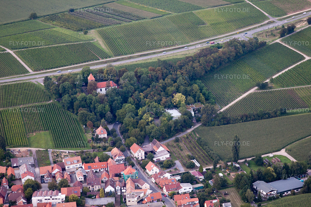 Luftbild: Kapelle im Ortsteil Wollmesheim in Landau im Bundesland Rheinland-Pfalz in Deutschland. Foto: IMG_44088.jpg vom 17.08.2011 durch Werner Riehm/FLY-FOTO.de