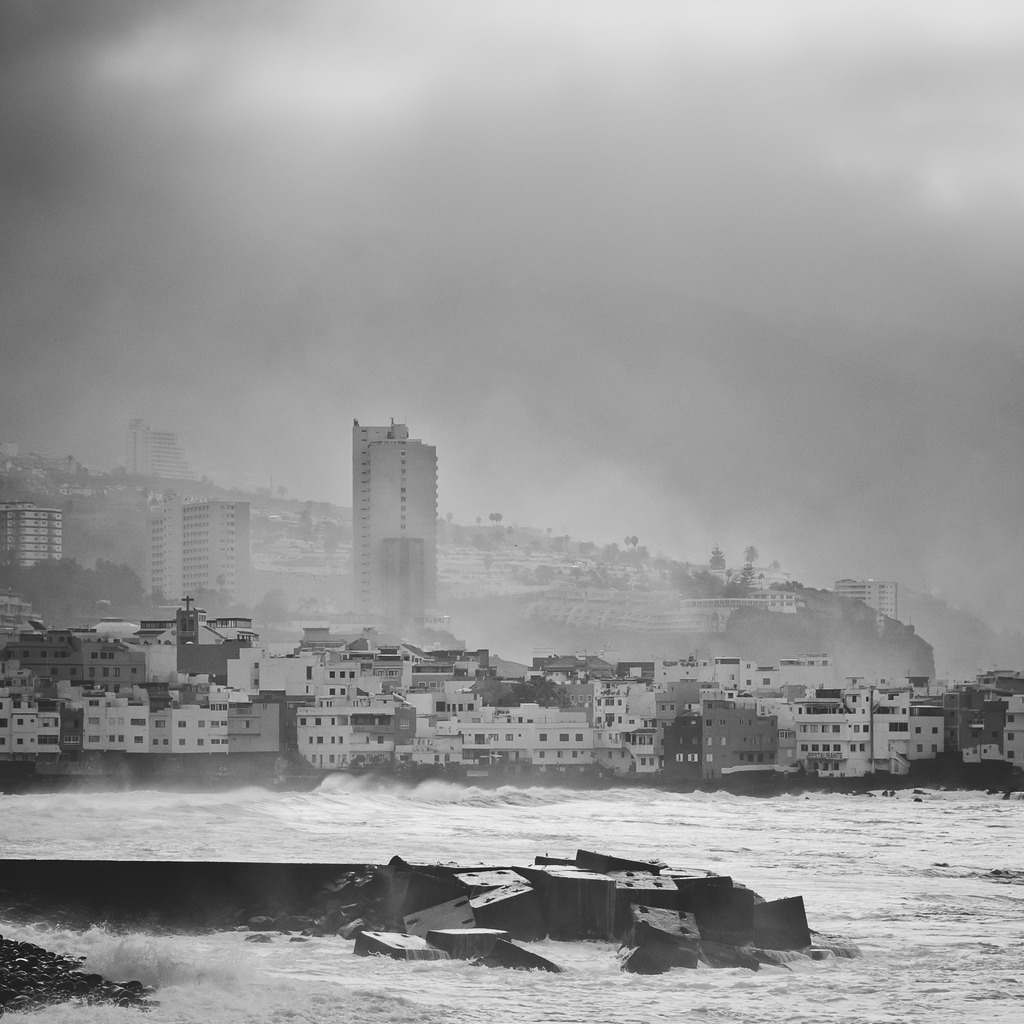 Puerto de la Cruz, Teneriffa | Online Shop für Christen: Christliche Poster XXL, Plakate, Wandbilder als Leinwand & christliche Postkarten, Kalender, Sticker & Lizenzen zum Download. Die Kunstwerke im christliche Geschenke Shop zeigen die Jahreslosung 2025, Gott, Jesus & mehr.