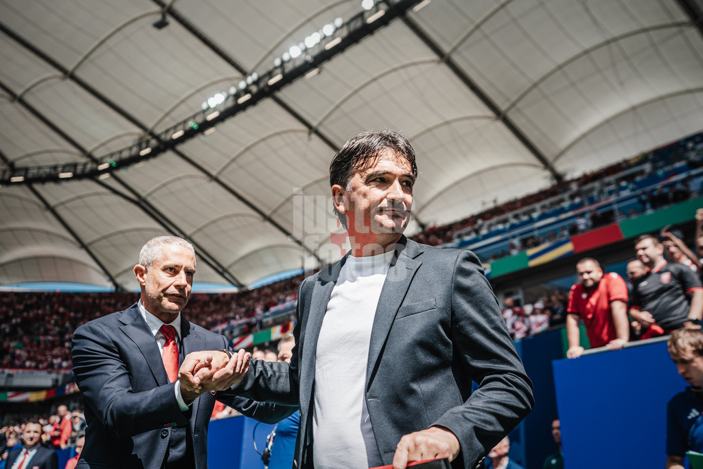 Fußball | Herren | UEFA-Fußball-Europameisterschaft 2024 | Gruppe B | Kroatien vs. Albanien | 19.06.2024 | v.l. Trainer Sylvinho (Albanien) und Trainer Zlatko Dalic (Kroatien)