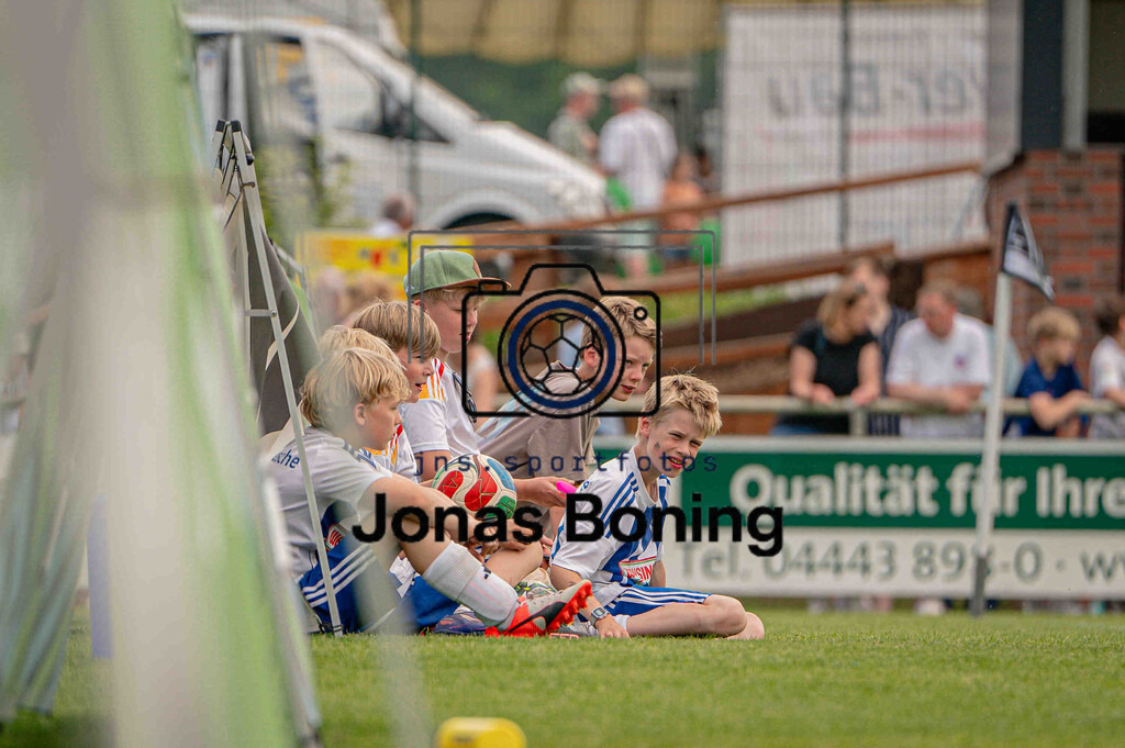 Fußball I E-Junioren I Saison 2025-2026 I OM-Cup Lüsche I Sonntag  I 23402 | jns.sportfotos - Realisiert mit Pictrs.com