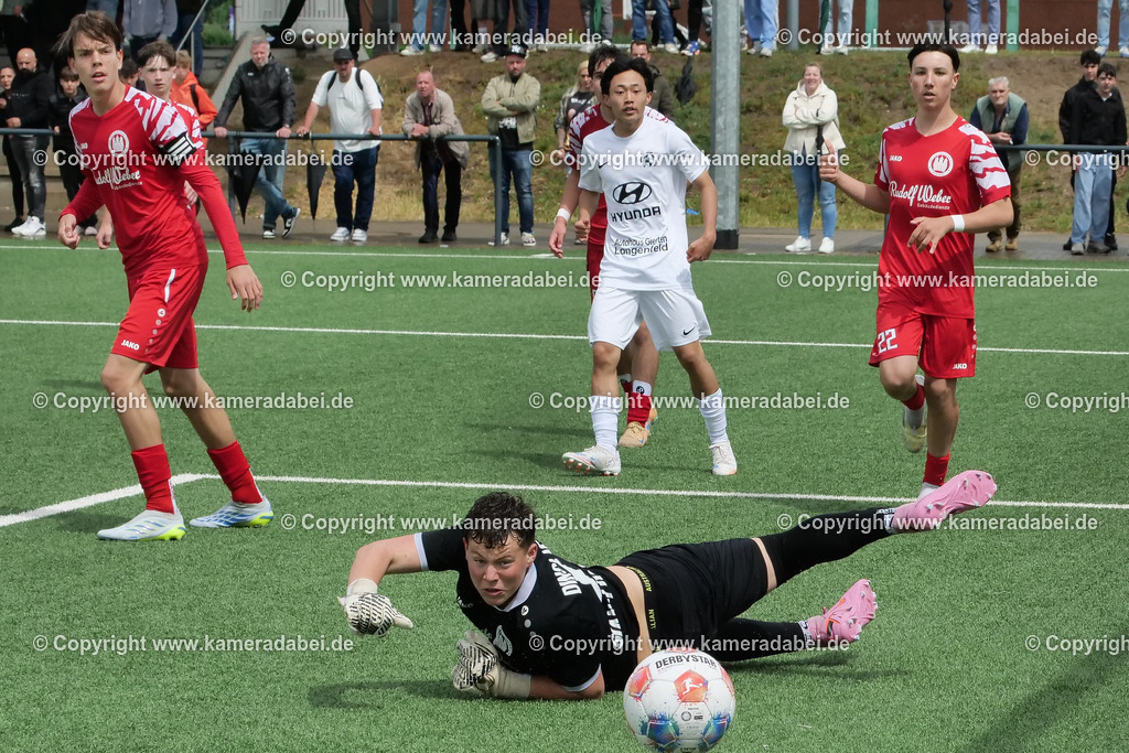 Fußball : C-Junioren : Aufstieg Regionalliga West : SUS 09 Dinslaken - Vfb 03 Hilden am 04.06.2026 in Dinslaken | Fußball : C-Junioren : Aufstieg Regionalliga West : SUS 09 Dinslaken (rotr Trikots)- Vfb 03 Hilden (weiße Trikots) am 04.06.2026 in Dinslaken - Realisiert mit Pictrs.com