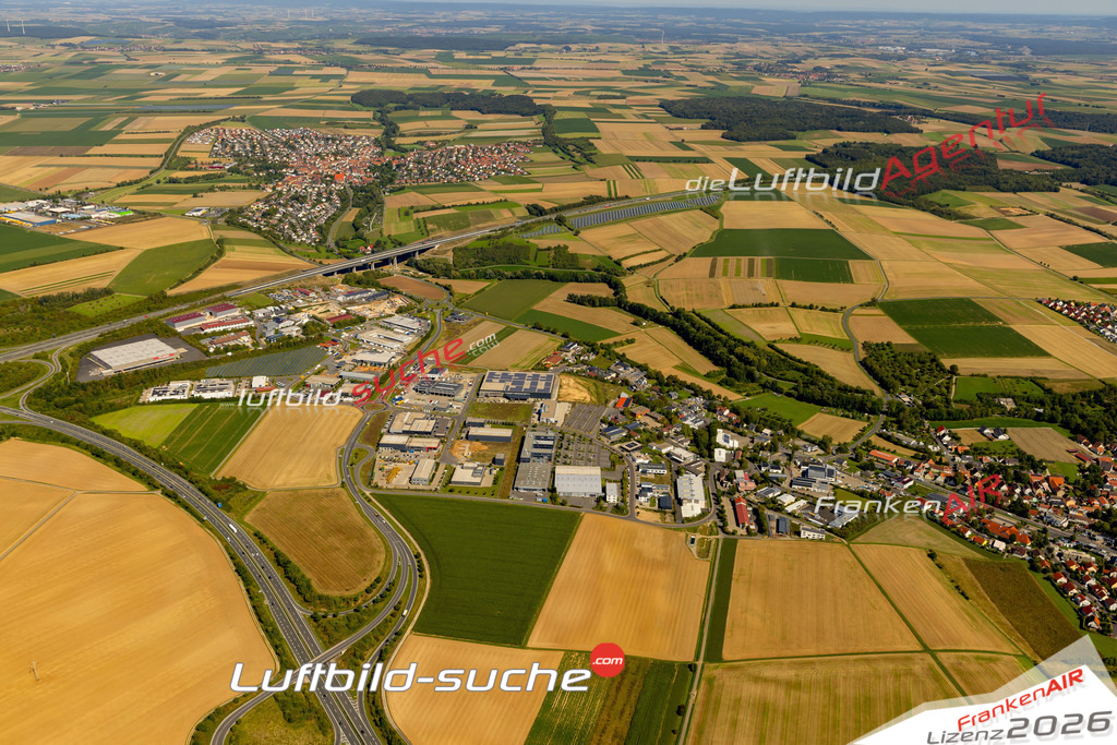 Das Luftbild zeigt : Gewerbegebiet Estenfeld - Die Luftaufnahme wurde 2023 vom UL-Flugzeug aus erstellt ( keine Drohne ) - Hochauflösende Luftaufnahme - Für grossformatige Ausdrucke geeignet. Die Geschenkidee !Mit Lizenz und Bildrechte bestellbar