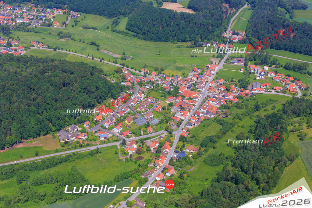 Luftbild von Unterschleichach Oberaurach - Luftaufnahme wurde 2016 von https://frankenair.de mittels Flugzeug (keine Drohne) erstellt - die Geschenkidee