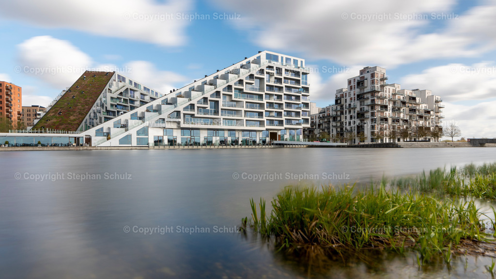 Kopenhagen | Wohnanlage 8 House, entworfen von Architekturfirma Bjarke Ingels Group (BIG), steht im neuen Stadtteil Ørestad, Kopenhagen, Dänemark - Realisiert mit Pictrs.com