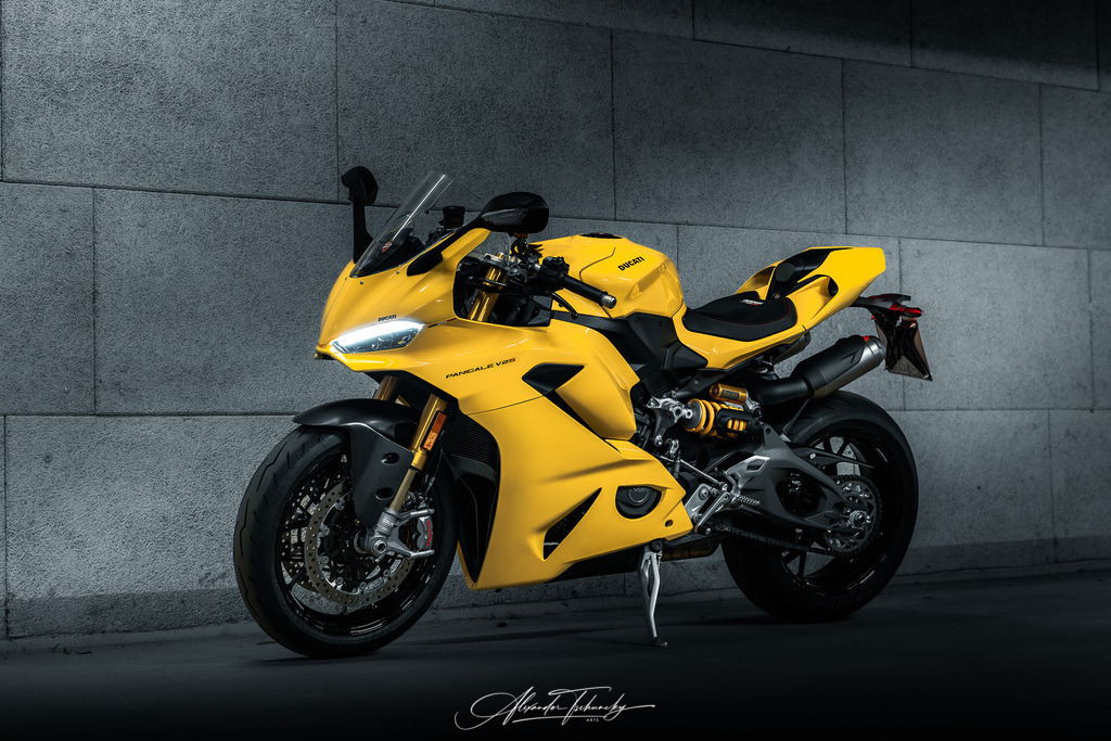 Ducati Panigake V2S | Entdecken Sie die faszinierende Welt von Alexander Tschuncky Arts: Kreative Fotografie, atemberaubende Automobilkunst und hochwertiger Bilderdruck. Lassen Sie sich inspirieren! - Realisiert mit Pictrs.com