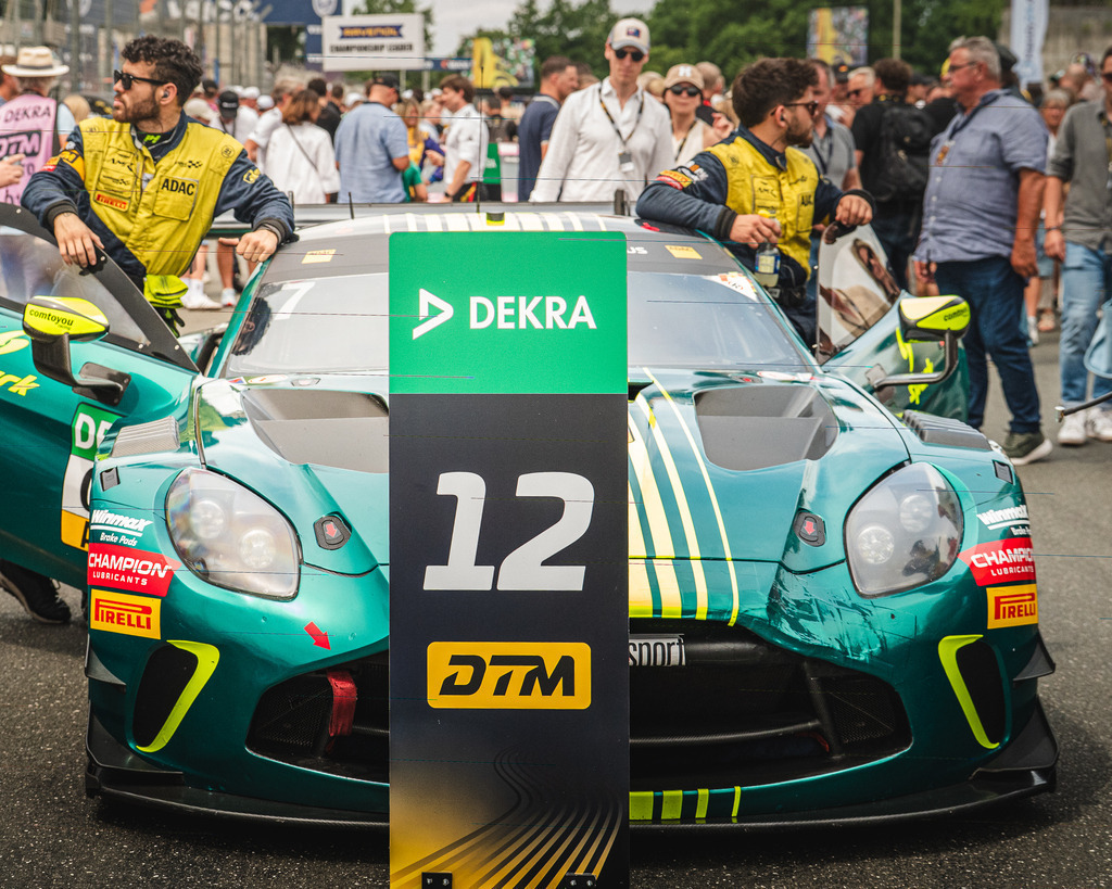 TXO05694 | Exklusive Motorsport-Fotografie aus Leipzig von TXO Media – für Rennfahrer, Teams & Sponsoren. Sausemuth liefert starke Bilder, die Emotion zeigen. Jetzt buchen & glänzen! - Realisiert mit Pictrs.com