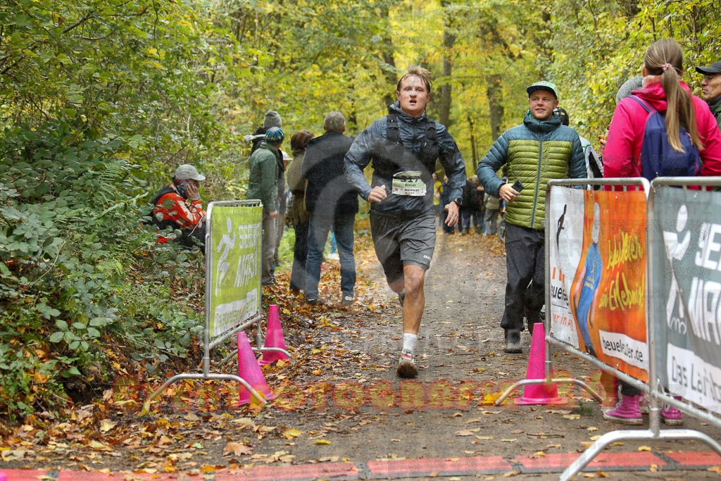 251026_1315_EX1_3012 | Sportfotografie im Rhein-Sieg Kreis, Köln, Bonn, NRW, Rheinland Pfalz, Hessen, etc. Unser Tätigkeitsfeld umfasst den Laufsport vom Volkslauf über den Marathon, Duathlon, Triathon bis zum Ultralauf wie Kölnpfad Ultra oder Schindertrail.