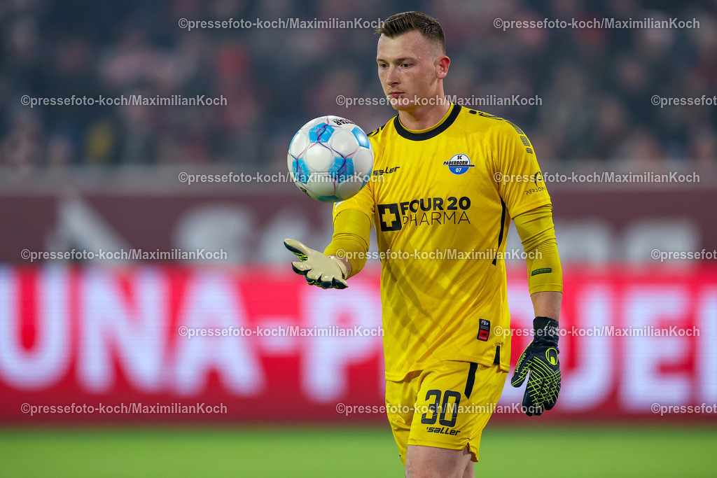 Due09112401060 | 09.11.2024, Fußball, Fortuna Düsseldorf - SC Paderborn 07, 2. Bundesliga, Merkur Spiel-Arena, Saison 2024 2025: Torwart Markus Schubert (Paderborn #30)DFB regulations prohibit any use of photographs as image sequences and or quasi-video.