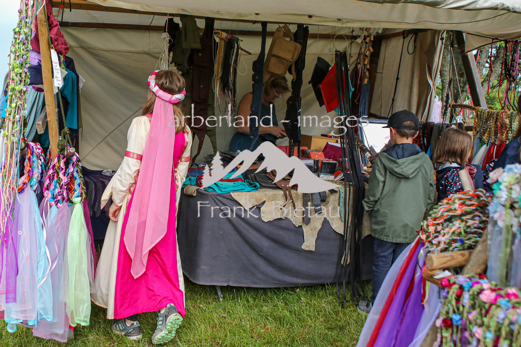 OE7A7632 | der Mittelaltermarkt hält alles für angehende Burgfräuleins bereit