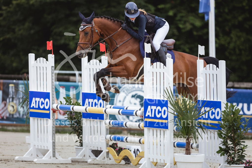 240712_BHO_A2-Springen-2-206 | Deine schönsten Turniermomente als professionelle Fotos! Entdecke hochwertige Pferdesport-Fotografie im Online-Shop. Jetzt Fotos finden & bestellen!